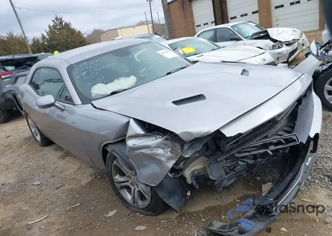 2017 Dodge Challenger Sxt z USA, uszkodzony, nr VIN 2C3CDZAG0HH572554